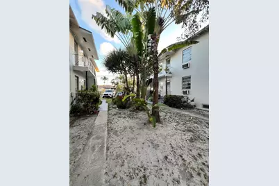 2390 SW 22nd St #4, Miami, FL 33145 - Photo 3