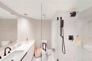 1000 Island Blvd, Aventura, FL 33160 - Photo 17