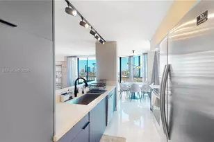 1000 Island Blvd, Aventura, FL 33160 - Photo 3