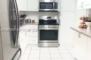 5005 Collins Ave, Miami Beach, FL 33140 - Photo 9