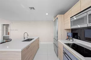 16385 Biscayne Blvd, North Miami Beach, FL 33160 - Photo 9