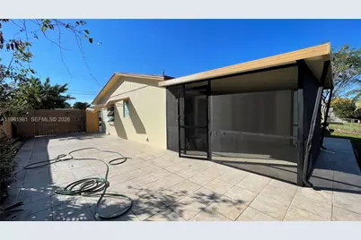 621 NW 38th Pl, Deerfield Beach, FL 33064 - Photo 17