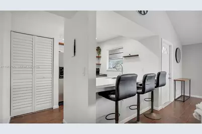 2056 SW 81st Way, Davie, FL 33324 - Photo 7