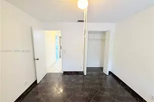 206 Lake Pointe Dr, Oakland Park, FL 33309 - Photo 13