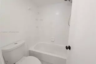 206 Lake Pointe Dr, Oakland Park, FL 33309 - Photo 7