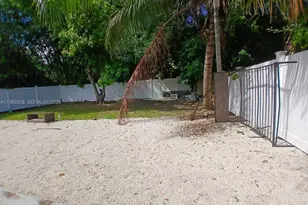 1053 NE 149th St, Miami, FL 33161 - Photo 9