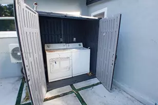 1053 NE 149th St, Miami, FL 33161 - Photo 11