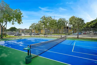 200 W Palm Cir W #107, Pembroke Pines, FL 33025 - Photo 3