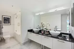 41 SE 5th St, Miami, FL 33131 - Photo 33