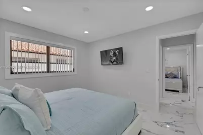 895 W 39th Pl, Hialeah, FL 33012 - Photo 17