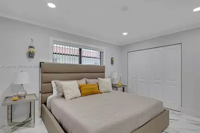 895 W 39th Pl, Hialeah, FL 33012 - Photo 23