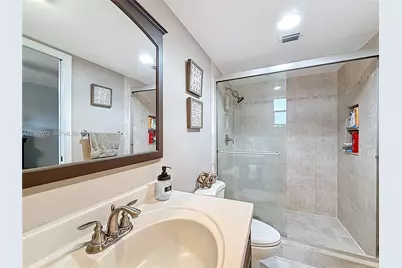 17000 NW 67th Ave #423, Hialeah, FL 33015 - Photo 15