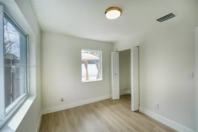 1524 NE 31st Ct, Pompano Beach, FL 33064 - Photo 23