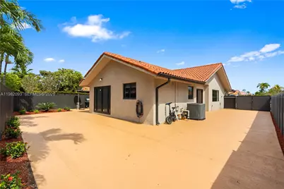 800 NW 133rd Ave, Miami, FL 33182 - Photo 23