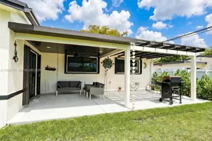 9460 Martinique Dr, Cutler Bay, FL 33189 - Photo 31