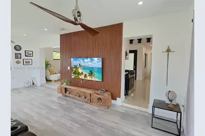 9460 Martinique Dr, Cutler Bay, FL 33189 - Photo 29