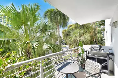 1605 Bay Rd #201, Miami Beach, FL 33139 - Photo 9