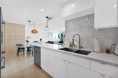 1605 Bay Rd #201, Miami Beach, FL 33139 - Photo 5