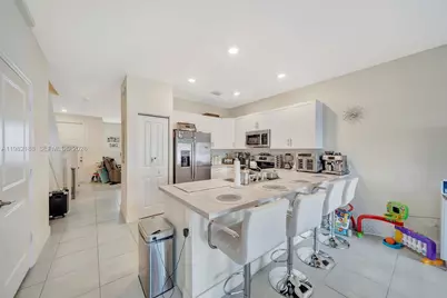 11295 W 34th Way, Hialeah Gardens, FL 33018 - Photo 21