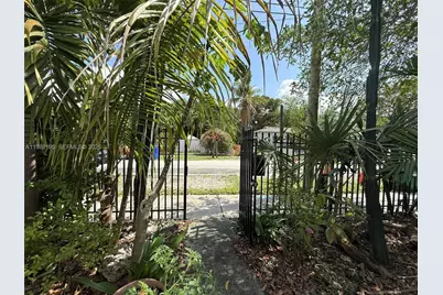 294 NE 57th St, Miami, FL 33137 - Photo 37