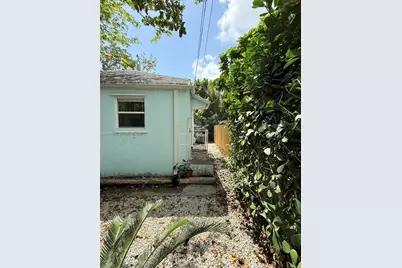 294 NE 57th St, Miami, FL 33137 - Photo 11