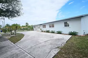 10351 SW 49th St, Miami, FL 33165 - Photo 5