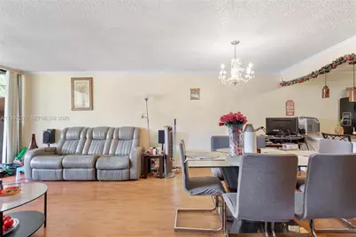 10304 Fairway Rd, Pembroke Pines, FL 33026 - Photo 25