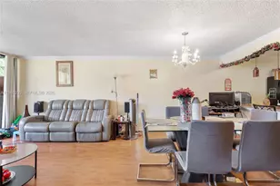 10304 Fairway Rd, Pembroke Pines, FL 33026 - Photo 25