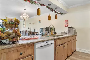 10304 Fairway Rd, Pembroke Pines, FL 33026 - Photo 17