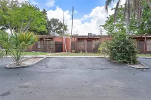 10304 Fairway Rd, Pembroke Pines, FL 33026 - Photo 5