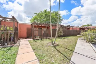 10304 Fairway Rd, Pembroke Pines, FL 33026 - Photo 7