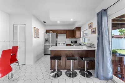 2023 SW 99th Ave, Miami, FL 33165 - Photo 7