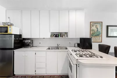 2445 Lake Pancoast Dr #J, Miami Beach, FL 33140 - Photo 5