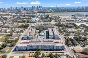 215 SE 3rd Ave, Hallandale Beach, FL 33009 - Photo 23