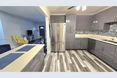 521 E Evanston Cir, Fort Lauderdale, FL 33312 - Photo 3