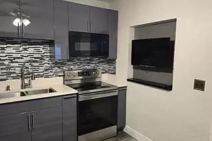 521 E Evanston Cir, Fort Lauderdale, FL 33312 - Photo 5