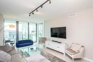 650 NE 32nd St, Miami, FL 33137 - Photo 9