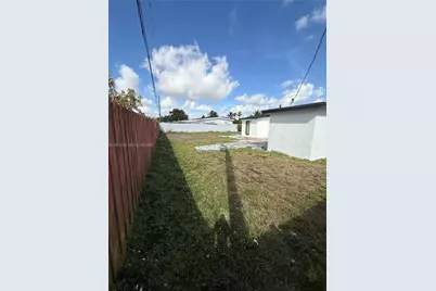 1014 W 66th St, Hialeah, FL 33012 - Photo 17