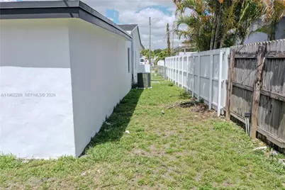 1014 W 66th St, Hialeah, FL 33012 - Photo 43
