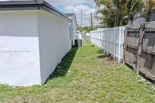 1014 W 66th St, Hialeah, FL 33012 - Photo 43