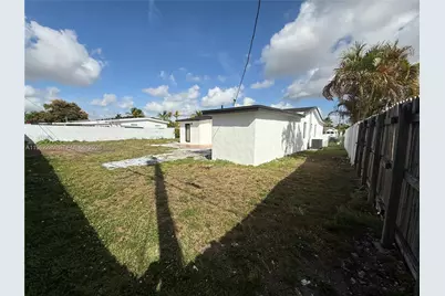 1014 W 66th St, Hialeah, FL 33012 - Photo 19