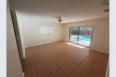 6895 Loch Ness Dr #n/a, Miami Lakes, FL 33014 - Photo 9