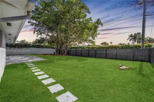 11660 Canal Dr, North Miami, FL 33181 - Photo 15