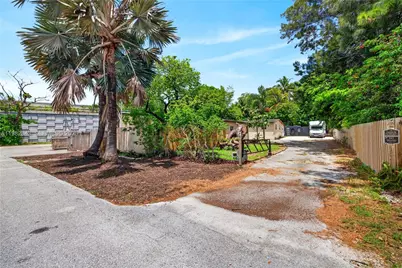749 NW 43rd St, Oakland Park, FL 33309 - Photo 19