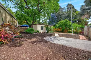 749 NW 43rd St, Oakland Park, FL 33309 - Photo 17