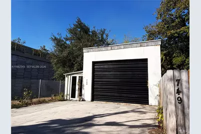 749 NW 43rd St, Oakland Park, FL 33309 - Photo 3