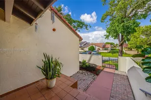 6637 NW 181st Ln, Hialeah, FL 33015 - Photo 3