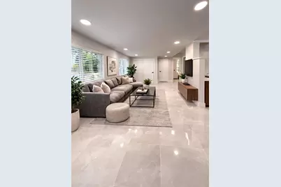 916 NE 2nd St #D, Hallandale Beach, FL 33009 - Photo 5