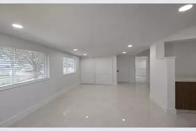 916 NE 2nd St #D, Hallandale Beach, FL 33009 - Photo 3