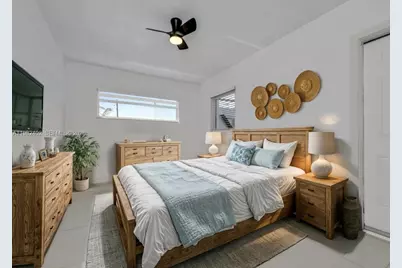 104 SW 7th St, Hallandale Beach, FL 33009 - Photo 5